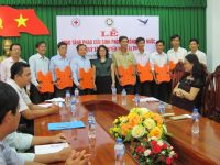 HỖ TRỢ PHAO CỨU SINH PHÒNG CHỐNG ĐUỐI NƯỚC CHO TRẺ EM VÀ HỌC SINH.