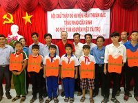 TIẾP TỤC CHƯƠNG TRÌNH HỖ TRỢ PHAO CỨU SINH PHÒNG CHỐNG ĐUỐI NƯỚC CHO TRẺ EM VÀ HỌC SINH
