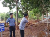 TẶNG GIẾNG NƯỚC CHO TRƯỜNG NGHÈO VÙNG BIÊN GIỚI
