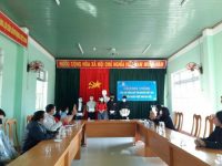 TRAO HỌC BỔNG CHO SINH VIÊN NGHÈO HIẾU HỌC