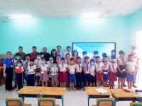 TRAO TẶNG THẺ BẢO HIỂM Y TẾ CHO BÀ CON NGHÈO VÙNG SÂU VÙNG XA