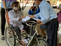 TRAO TẶNG XE LĂN, XE LẮC CHO BÀ CON NGHÈO KHUYẾT TẬT TỈNH BÌNH ĐỊNH