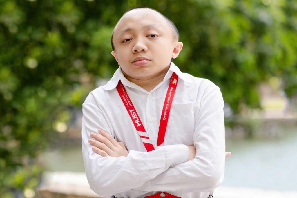 BẠN NGUYỄN ĐỨC QUÂN BỊ CHỨNG XƯƠNG THỦY TINH TỐT NGHIỆP LOẠI GIỎI TRƯỜNG ĐẠI HỌC BÁCH KHOA HÀ NỘI